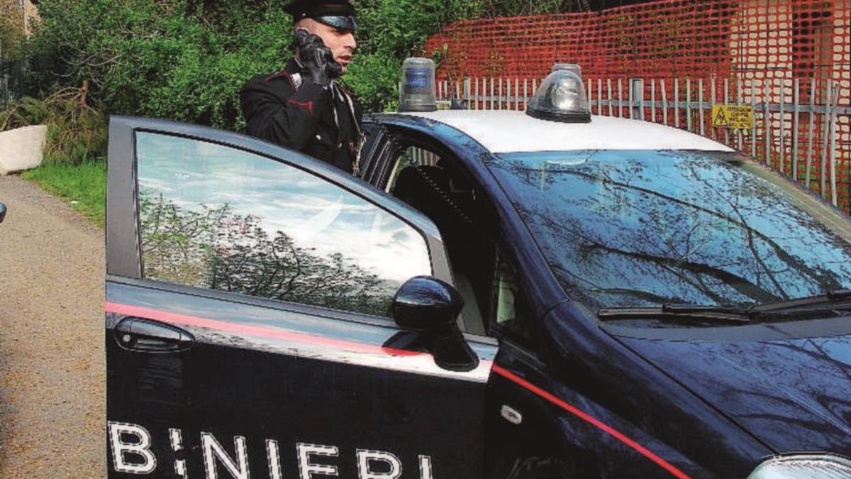 Legata e rapinata in casa, caccia ai ladri