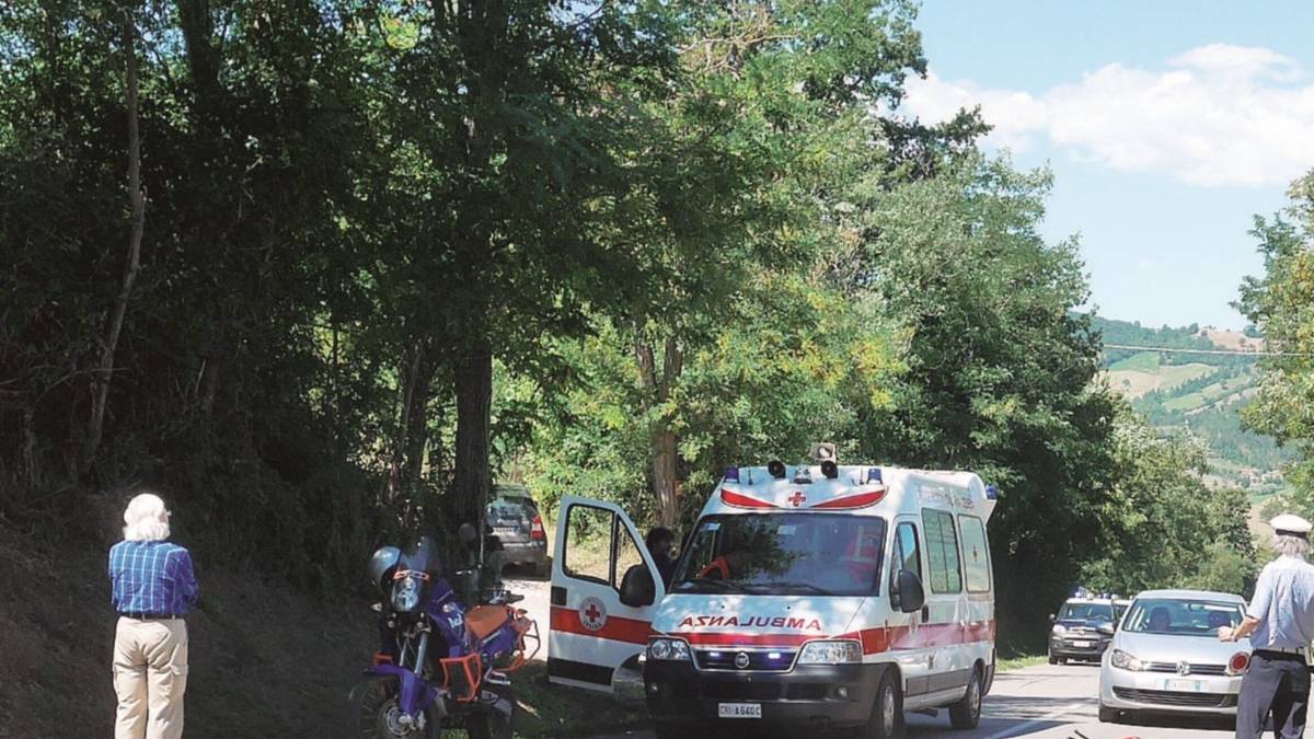 Schianto in motocicletta, muore 69enne