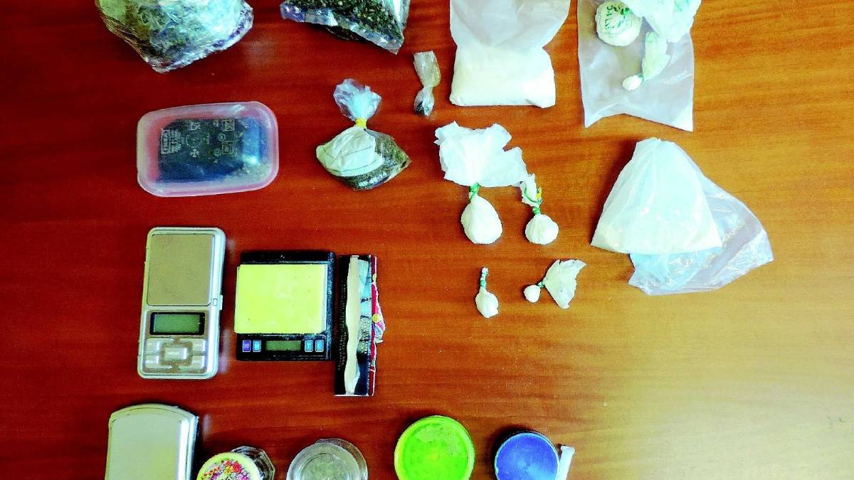 Droga: arrestato dopo blitz in casa