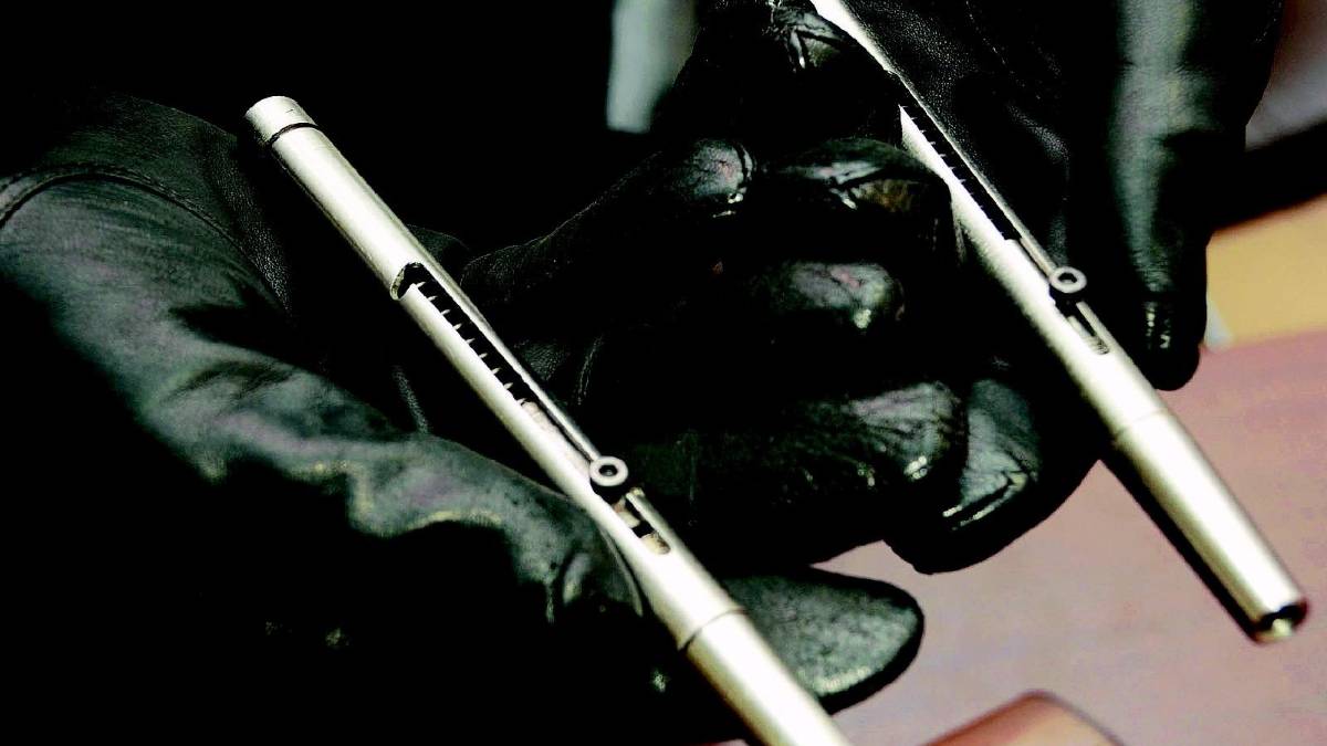Ladro armato, trovate due penne pistola