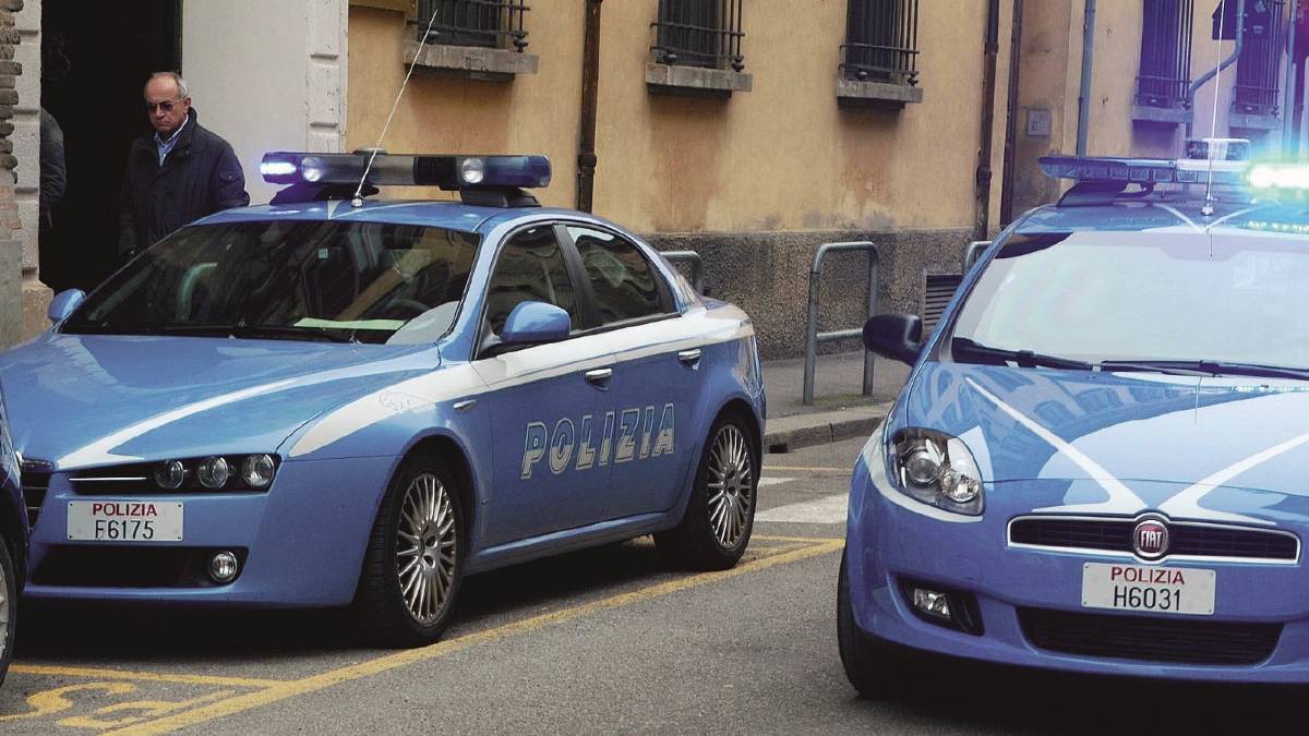 Corriere espresso al volante e con la droga addosso
