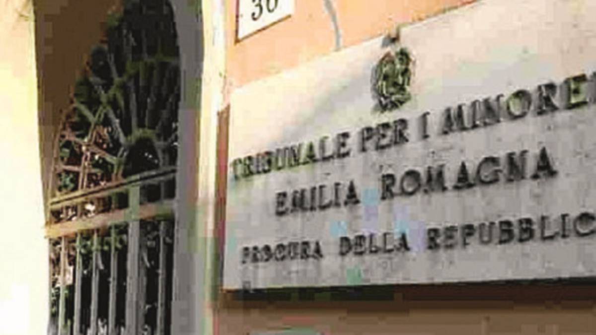 Aggredita a 15 anni dalle amiche gelose