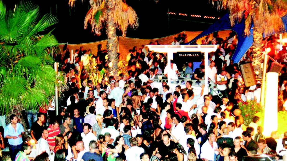 «Vogliamo fare il bagno più bello d'Italia, non possiamo fermarci per la burocrazia»