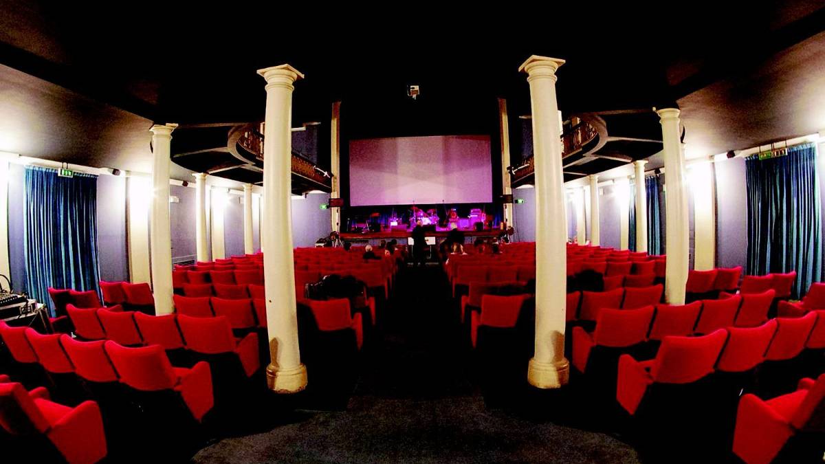 Addio al Teatro Apollo