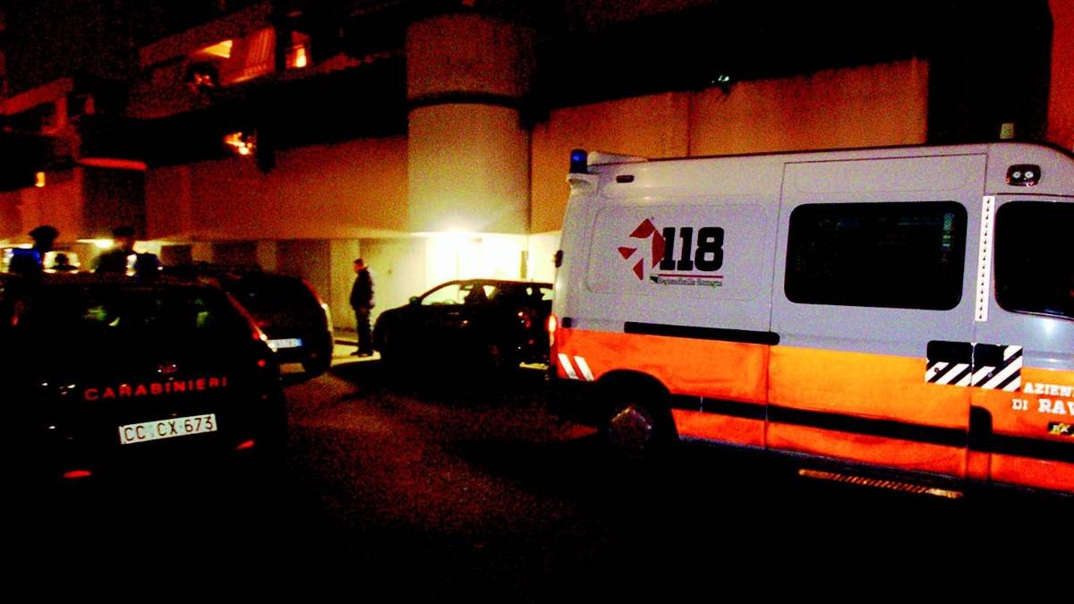 Aggredito da un uomo incappucciato sulla porta di casa