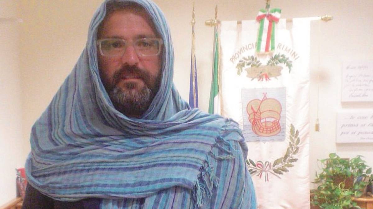 #nonveloilsorriso ragazza discriminata, valanga di foto