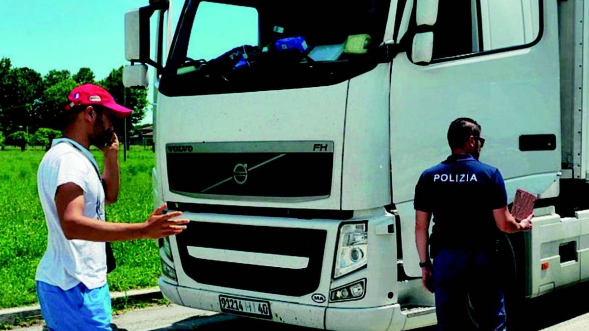 Autisti rapinati con la pistola