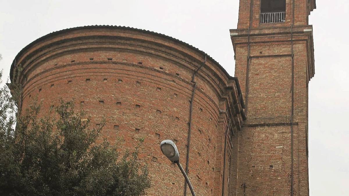 Preoccupano il campanile e la scuola elementare Saffi