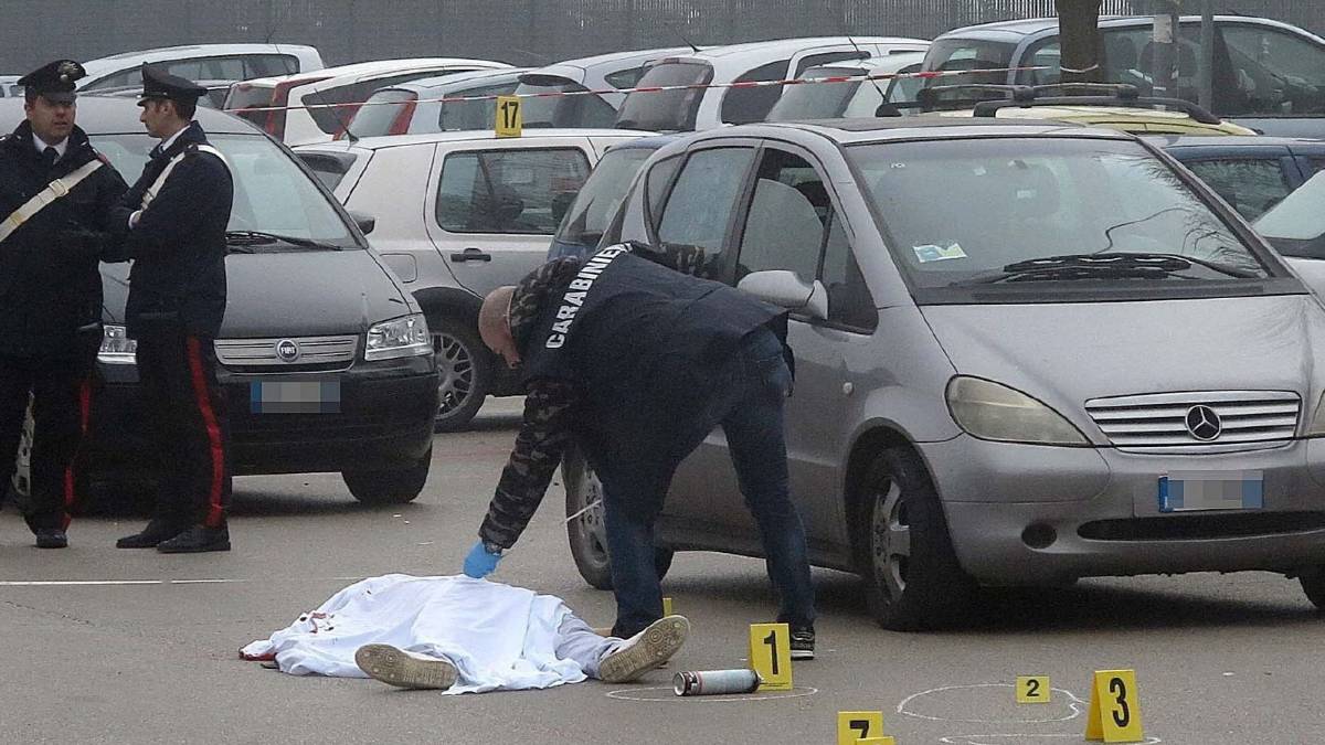 Il killer chiede aiuto, ma non lo trova