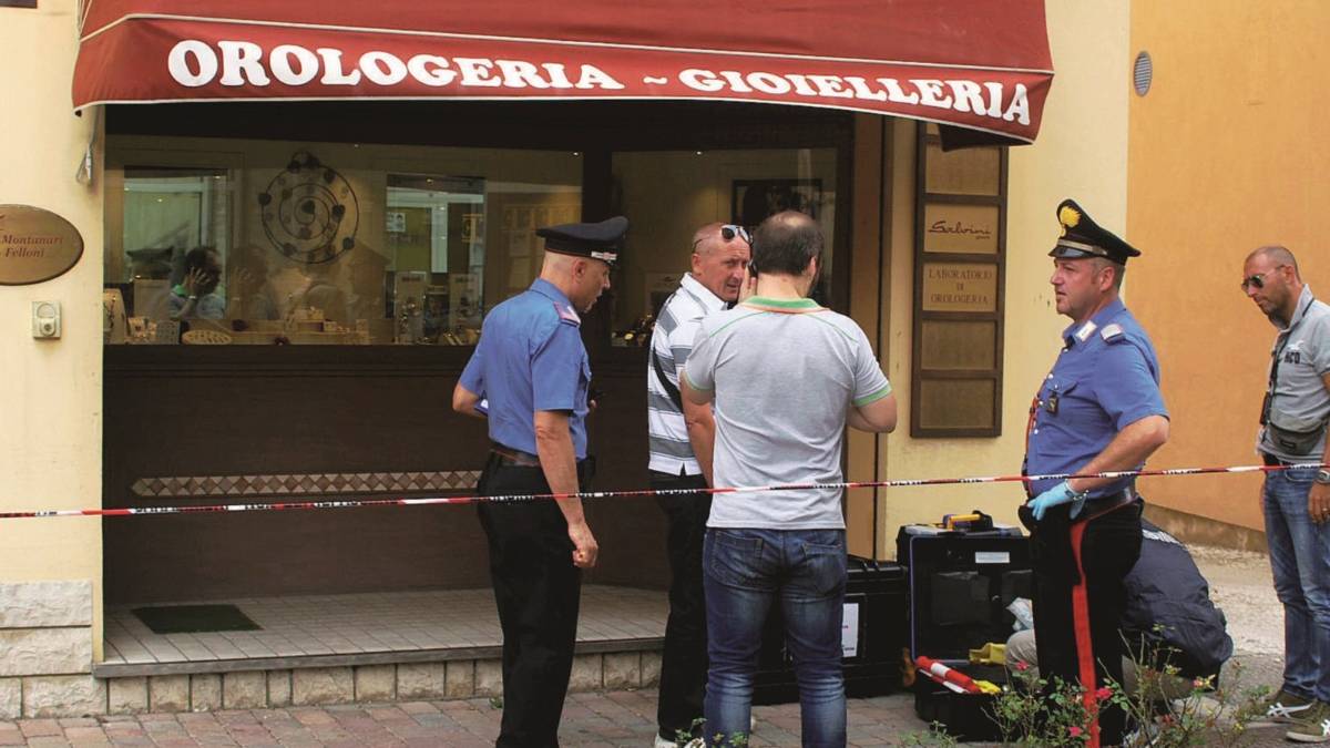 Nuovo colpo in gioielleria della banda del buco