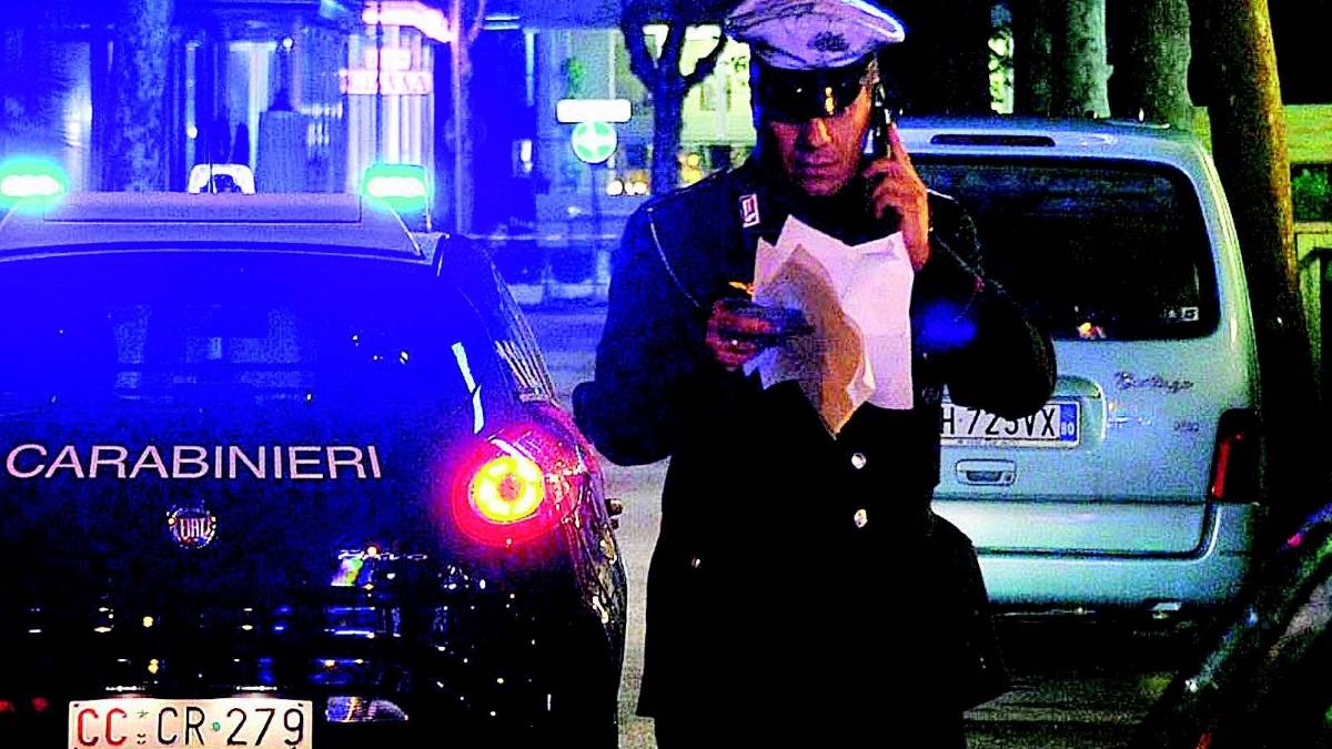 Respinto, le mette bombe carta sotto casa