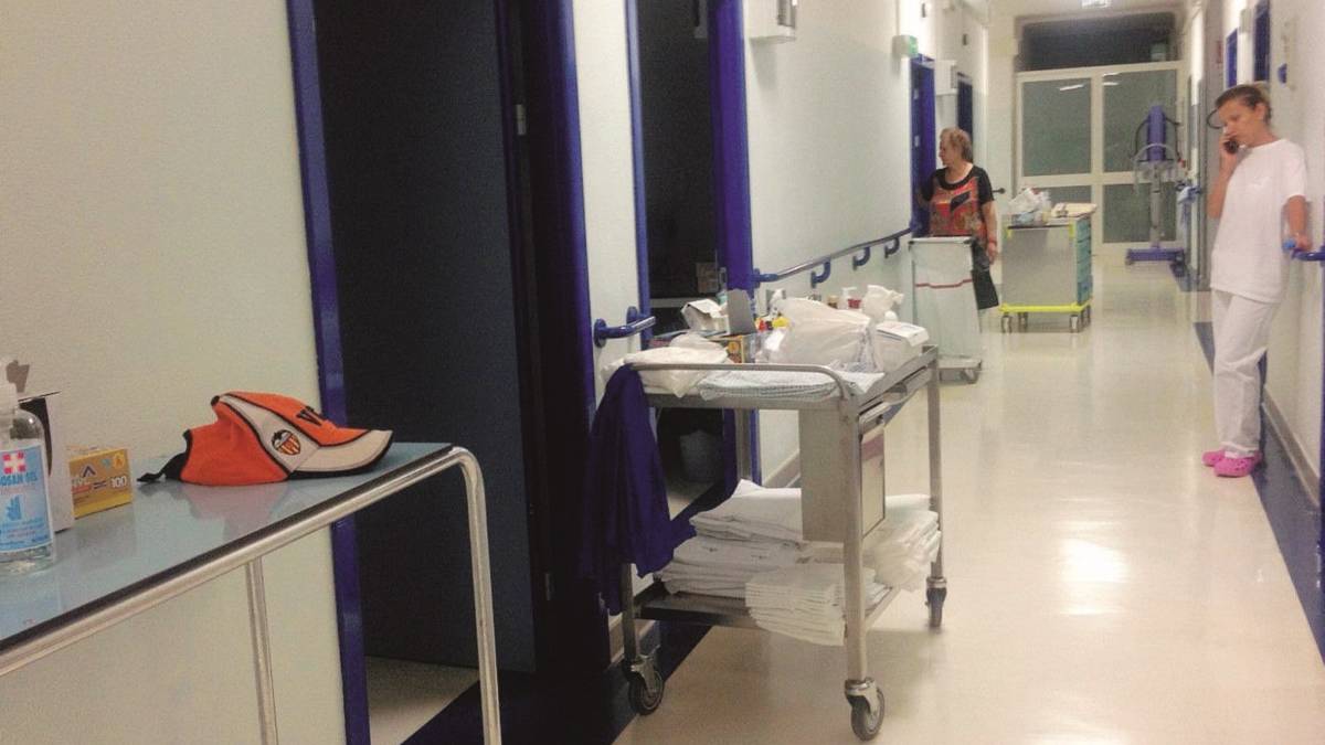 Prende in ostaggio l'ospedale