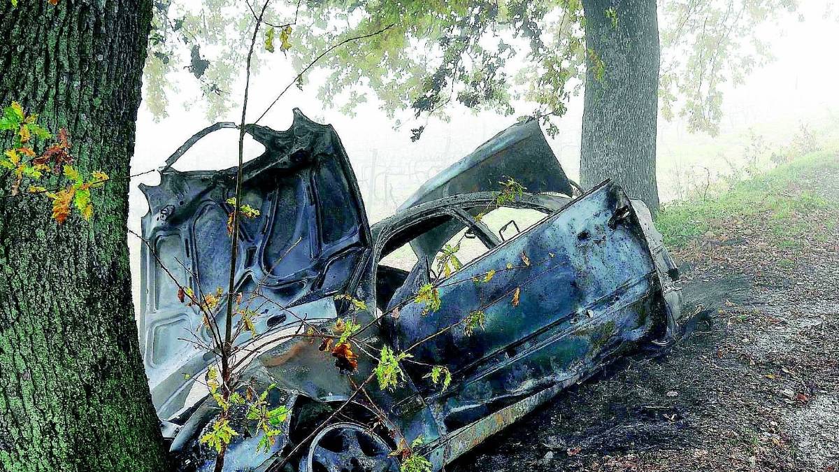 Muore nel rogo dell'auto