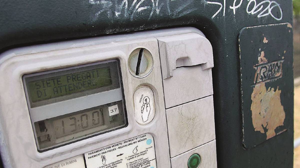 Raid contro i parcometri: nove spaccati, rubati 5mila euro