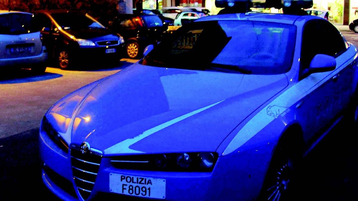 Rappresentante inseguito spara in aria