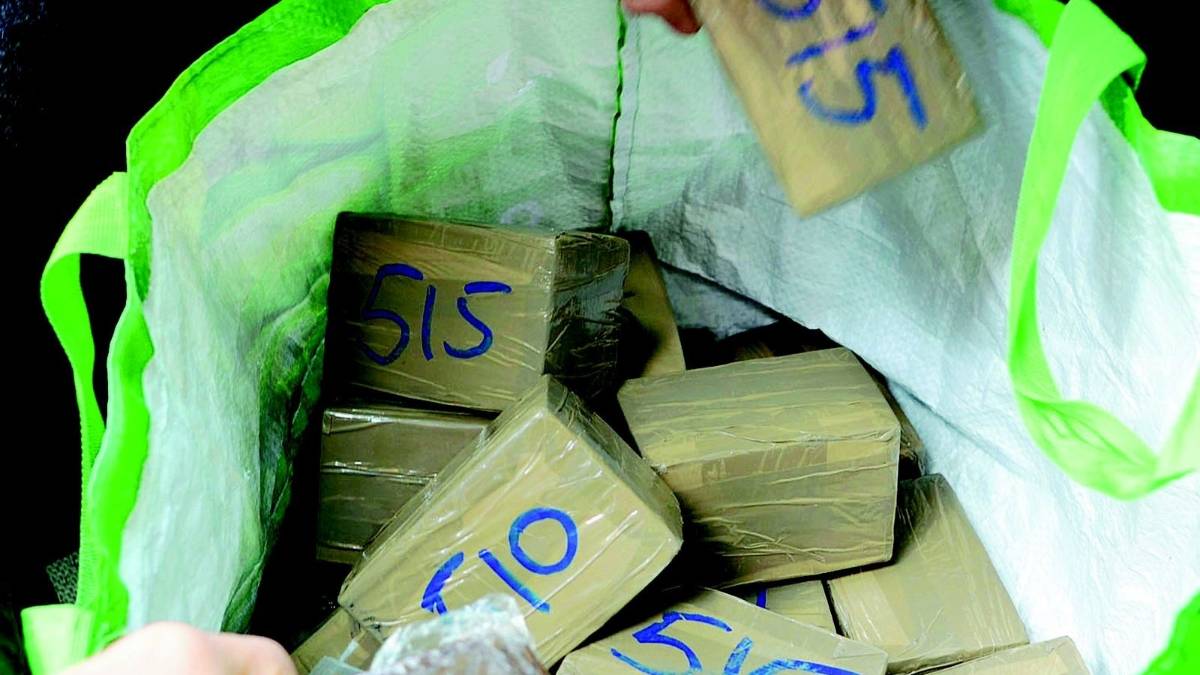 Soldi, droga e armi: fratelli in manette