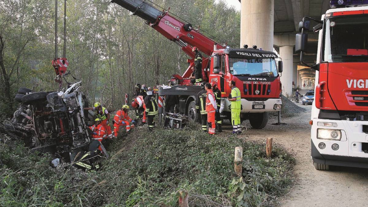 Vola per 30 metri dalla E45: morto imprenditore 56enne