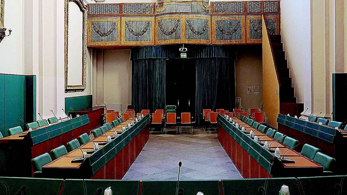 Provincia, venduti gli scranni della politica