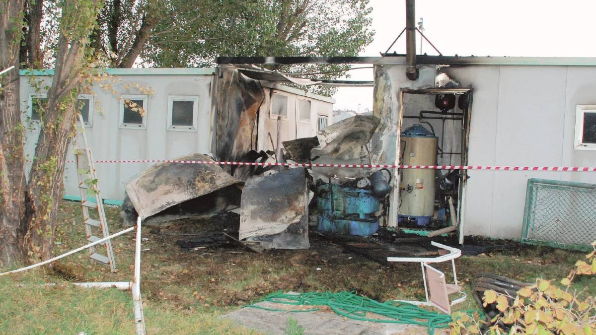 Incendio al centro sportivo: muore 58enne