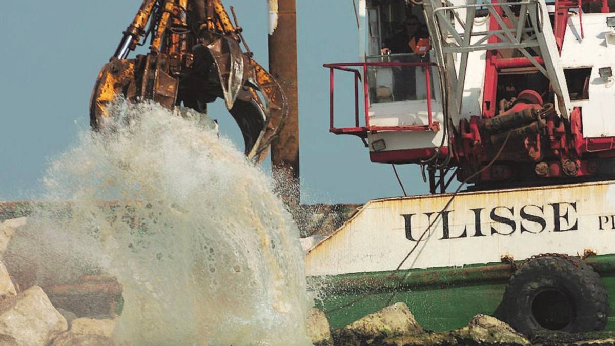 Lido di Dante, si alza la super barriera