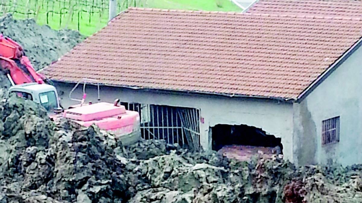 Frane e nuovi guai: a Montevecchio evacuate 10 persone