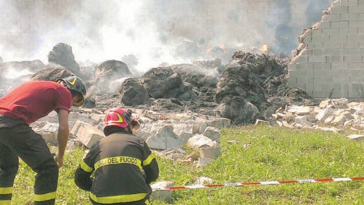 Incendio devastante in collina