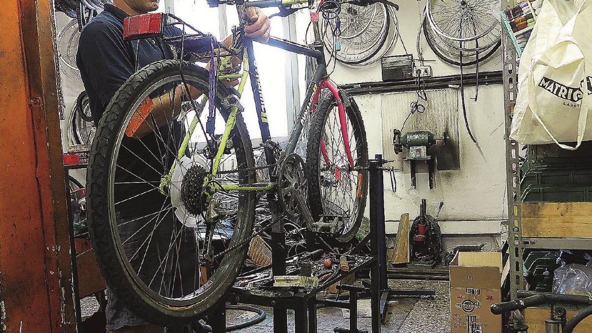 «Troppi furti, vendite di bici crollate. Spendono nell'usato e nei lucchetti»