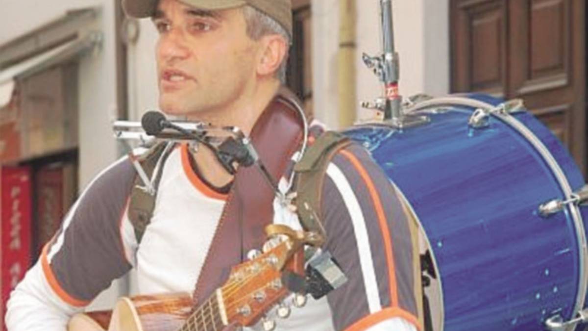 Cantano con l'amplificatore musicisti multati