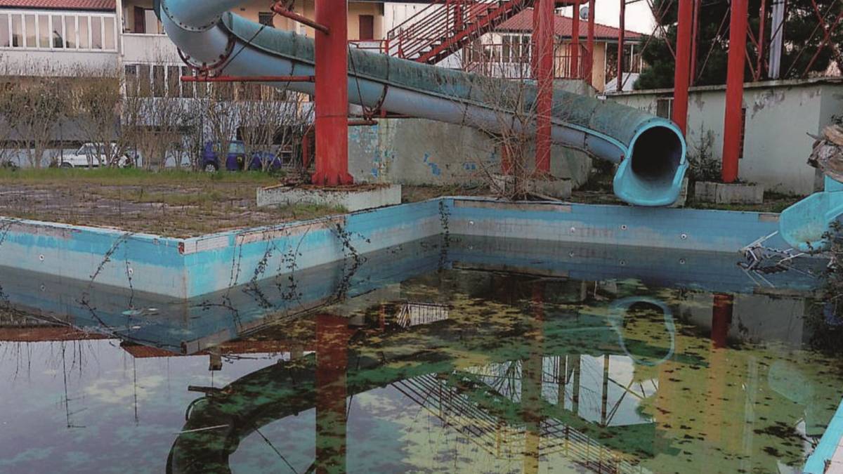 Ex disco come discarica, scatta la denuncia
