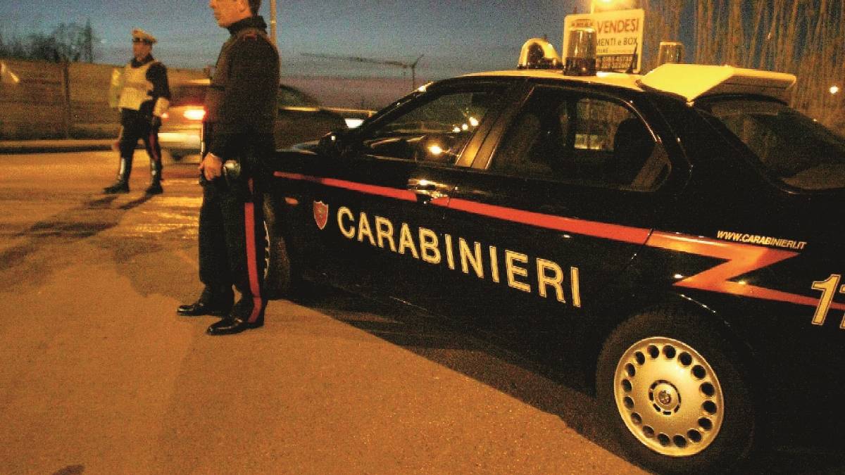 Coltellate e bastonate tra suocera e genero: arrestato un 58enne