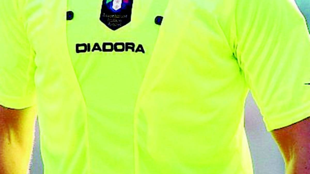 Arbitro minacciato di morte: arrivano i carabinieri