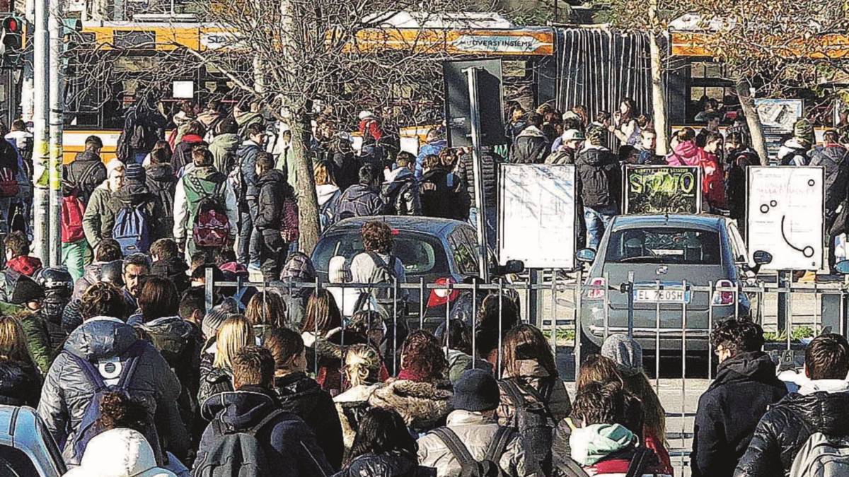 Carabinieri travestiti da studenti contro i bulli sugli autobus