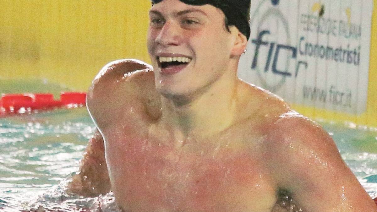 Sabbioni si prende l'oro dei 50 dorso