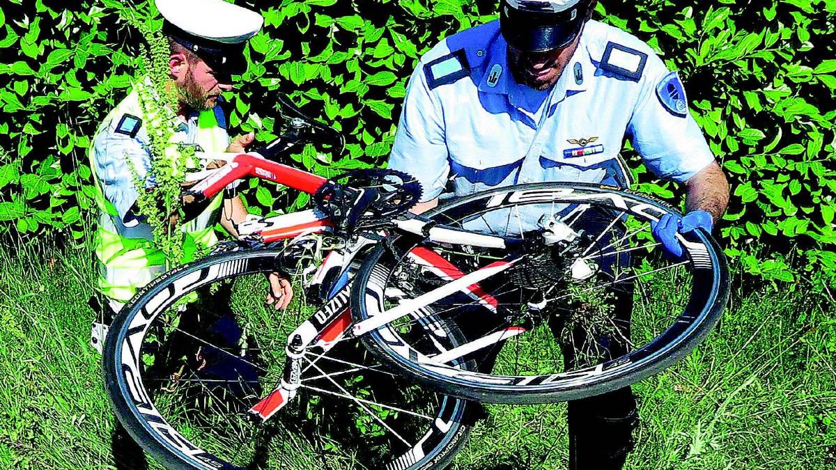 Scontro tra bici a Riccione, due feriti. Una 58enne portata al Bufalini