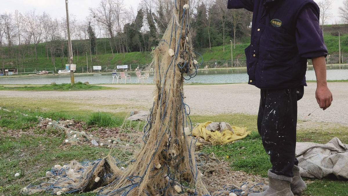 Ladri a pesca, assalto al Lago del sole