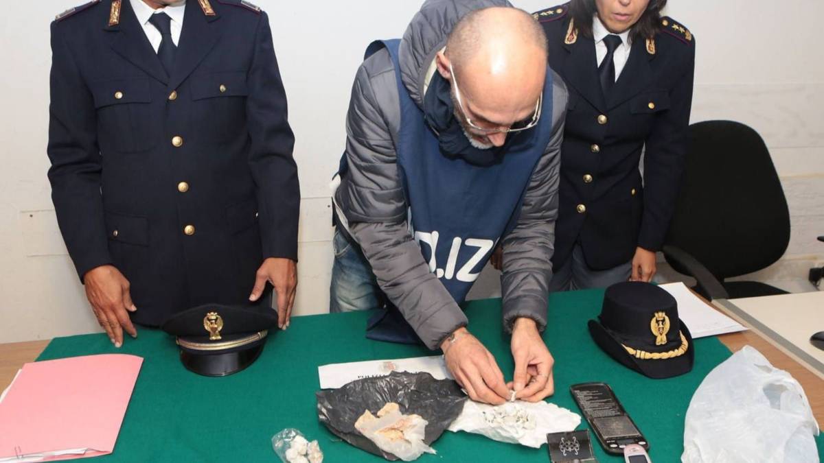 Eroina e spaccio nei parchi: in 5 nei guai