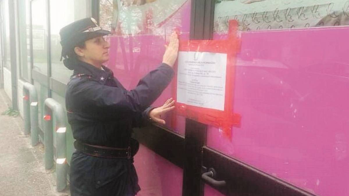 Sequestrato centro massaggi cinese a luci rosse