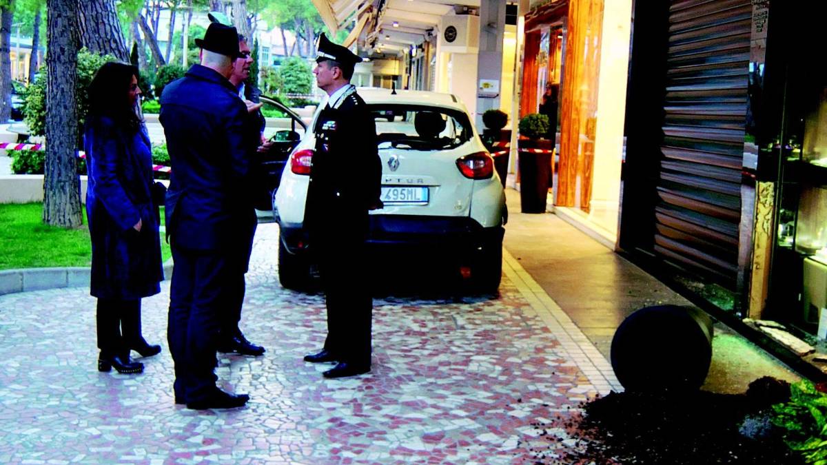 Commando armato assalta due gioiellerie