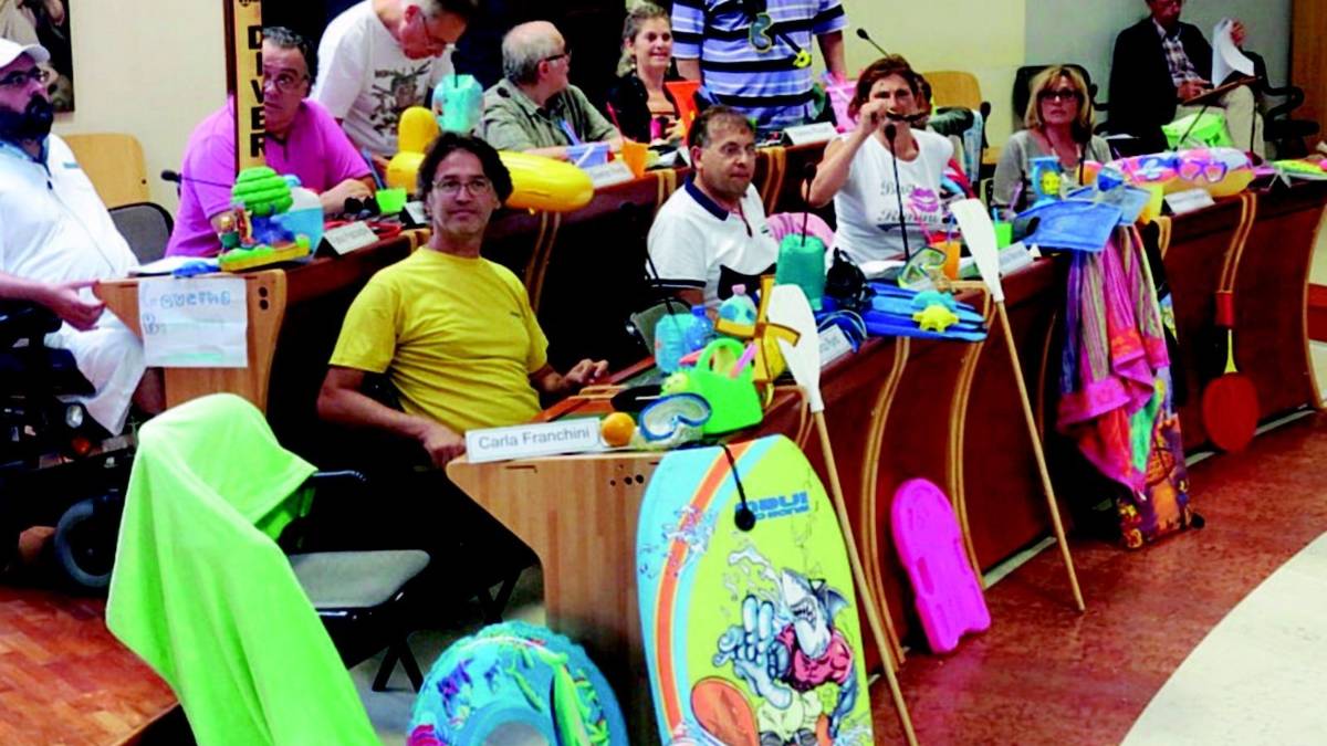 Avanti col mercato in piazza Tre Martiri, alta tensione in aula con gli ambulanti