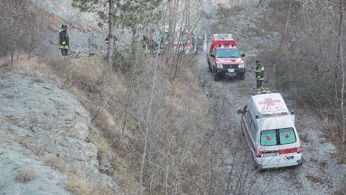 Spinge giù dal viadotto la moglie ammalata
