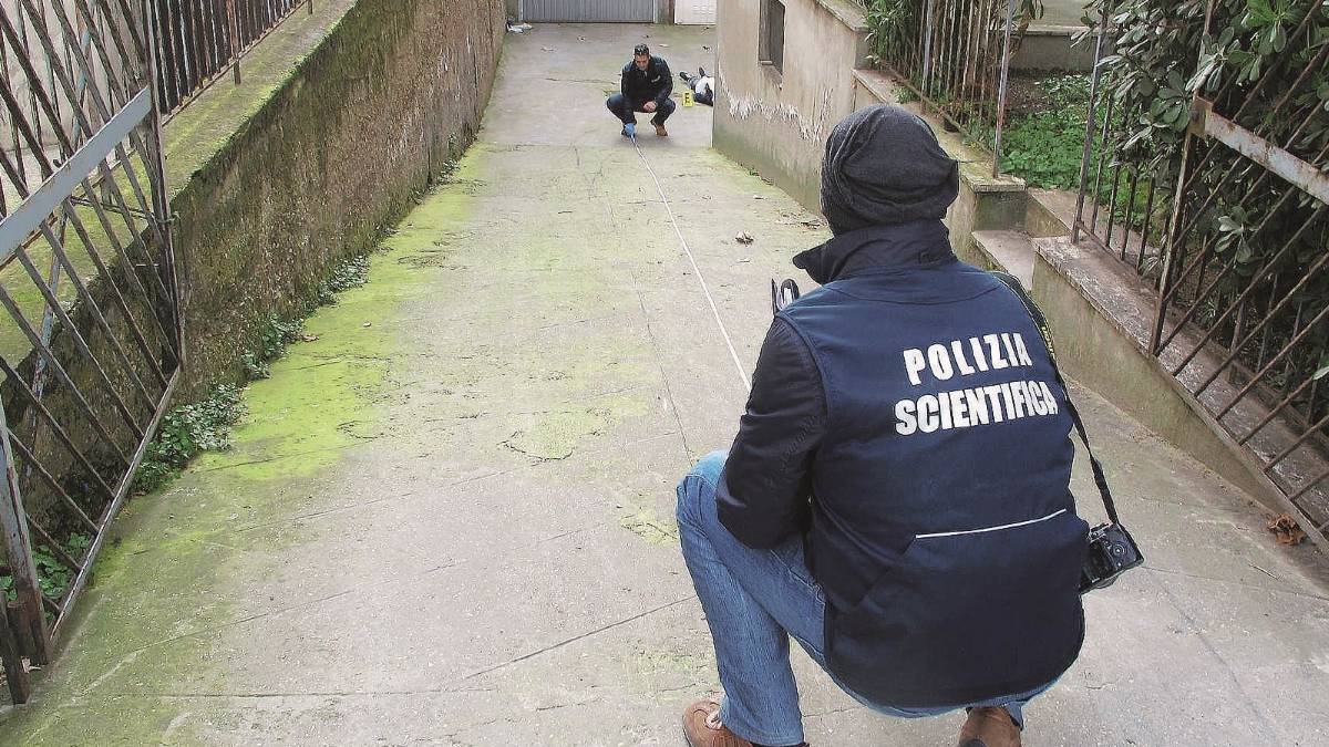 Volo mortale dalla finestra di un albergo