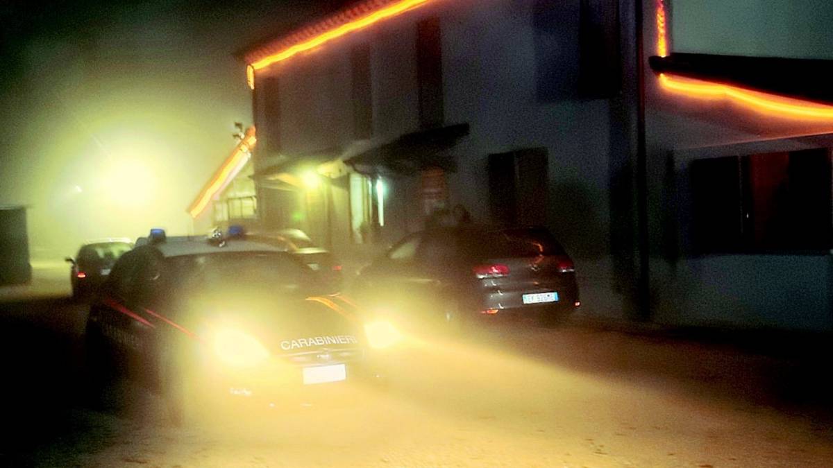 Legata e imbavagliata da tre uomini armati