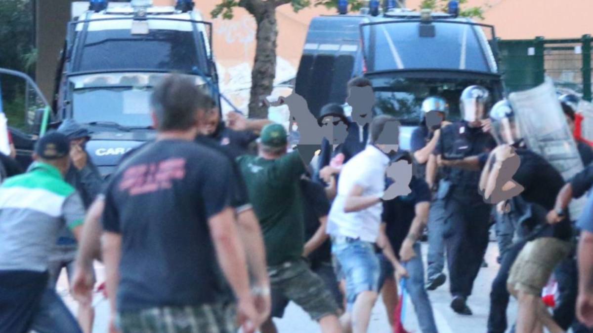 Agguato ai tifosi, guerriglia allo stadio