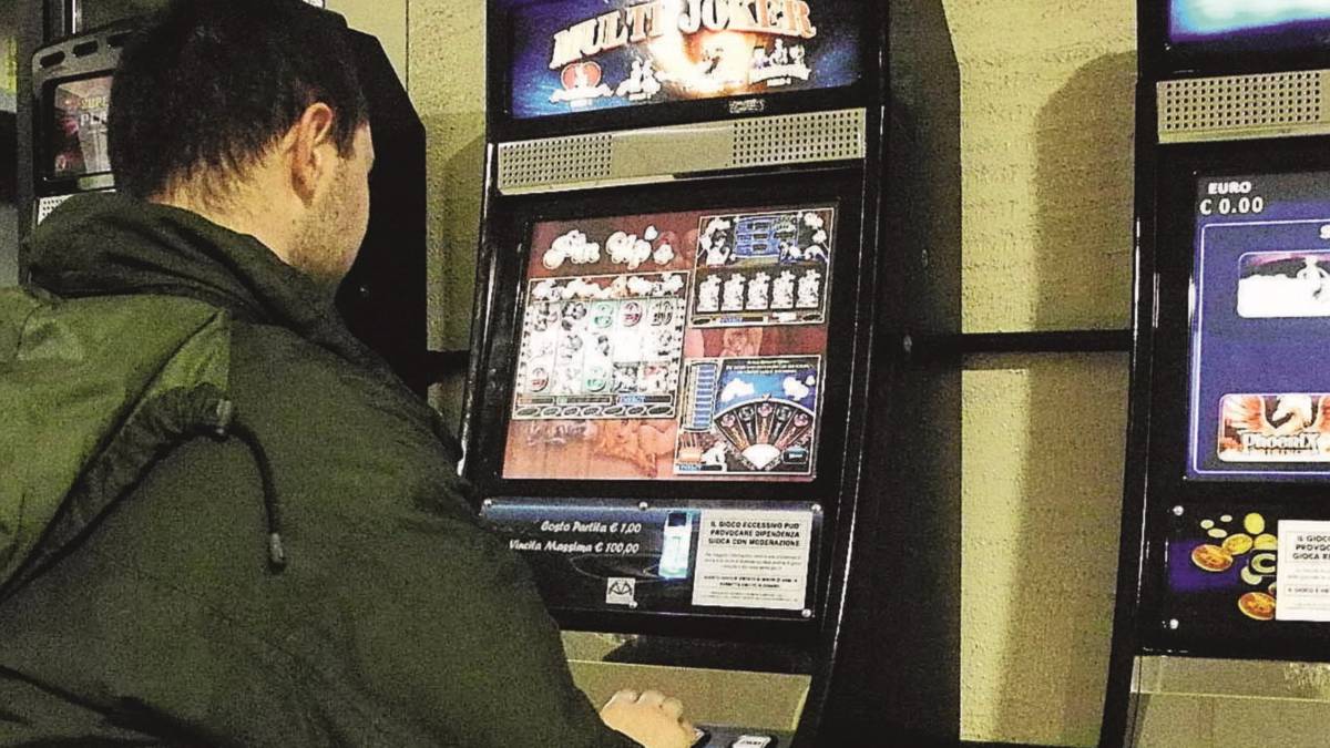 Sala giochi aperta al pubblico, la polizia la chiude per 5 giorni