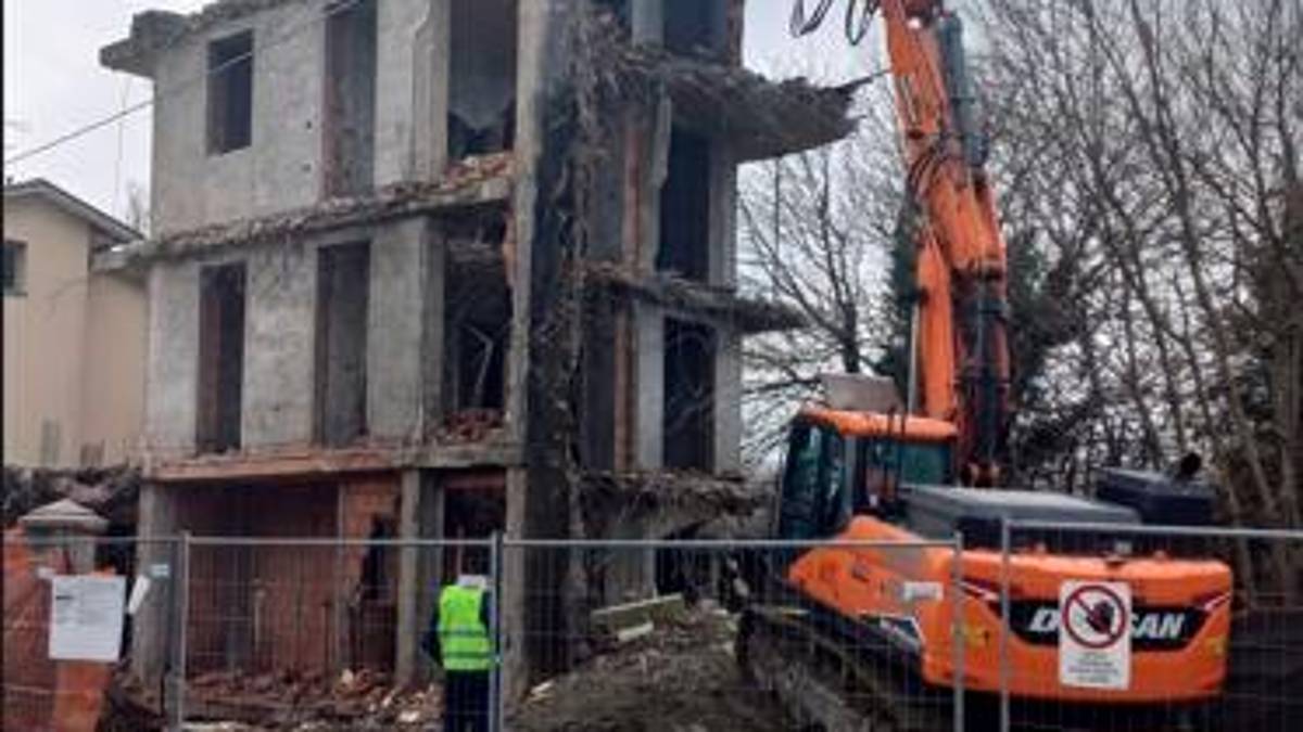 Cesena, palazzina abusiva a San Vittore demolita dopo 18 anni e tre ricorsi