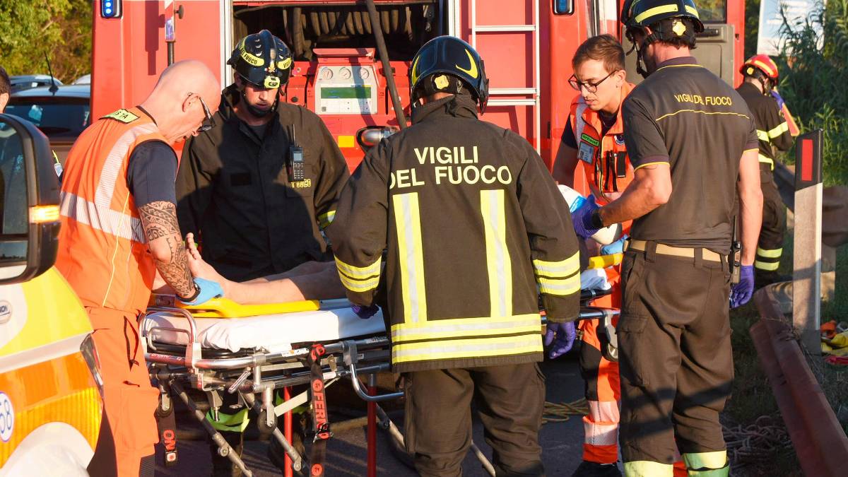 Rimini, spengono l’incendio e trovano un uomo