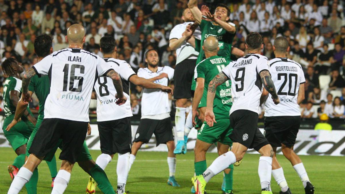 Calcio C, il Cesena cambia look: nuovo sponsor tecnico