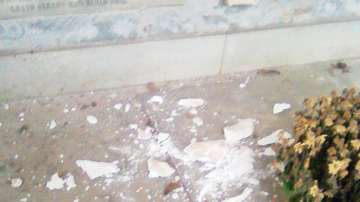 Faenza, si sgretola raro monumento funebre al cimitero di Brisighella