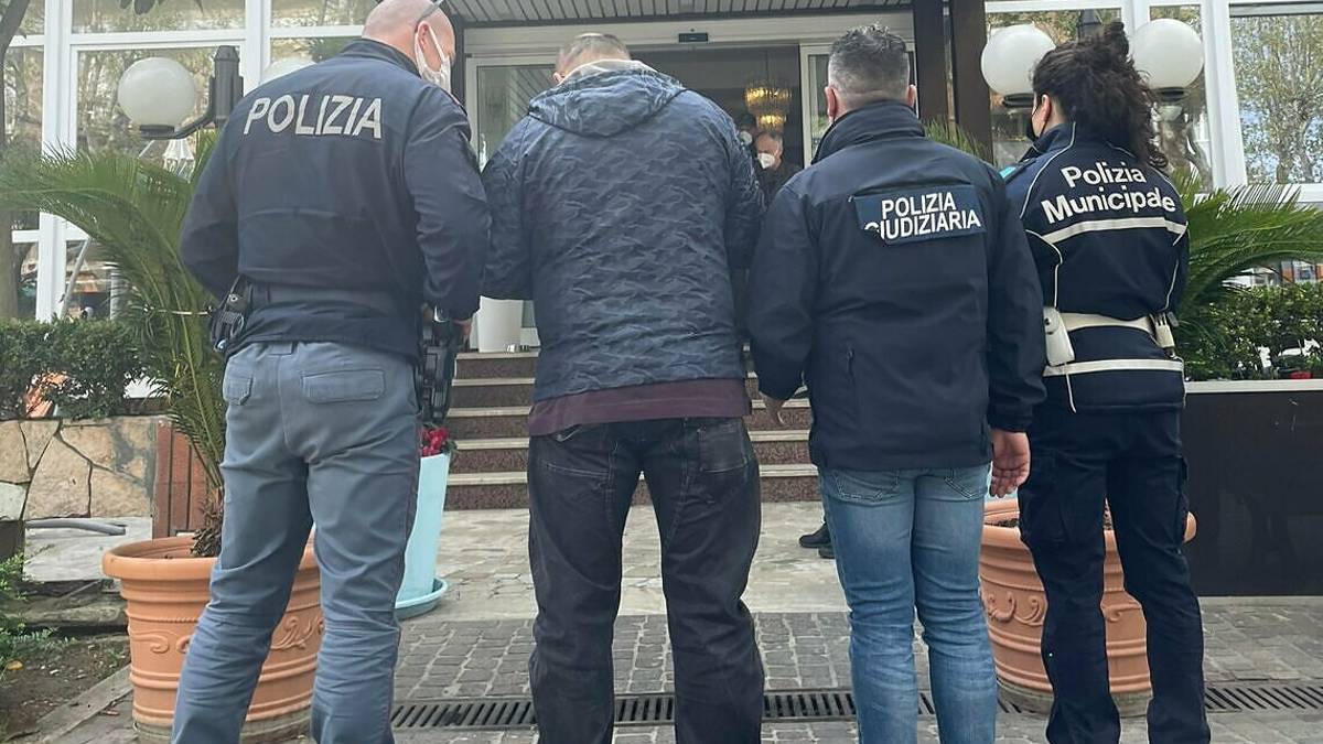 Rimini. Spaccio e clandestini, denunciato gestore hotel tre stelle