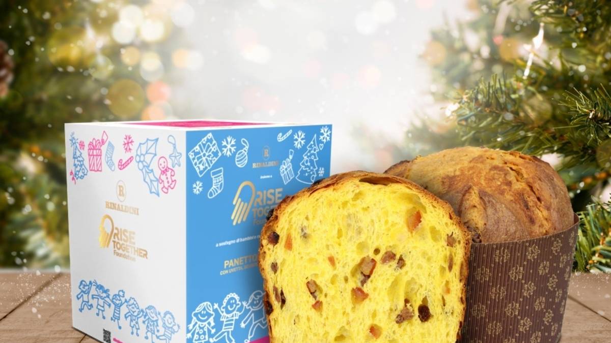 Rimini, Rinaldini firma il panettone benefico di Rise Together